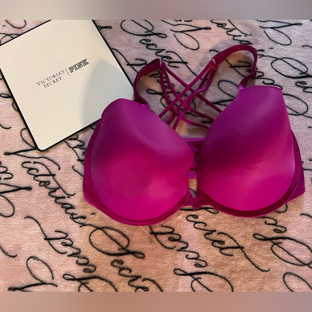 Victoria's Secret Fuchsia Bra‎